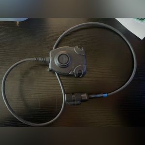 - 3M Peltor Comtac PTT